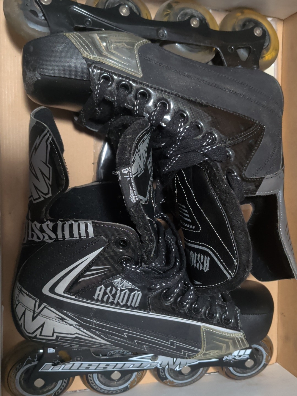 Selling a pair of Mission Axiom A3 Sr. Roller Hockey Skates size 7.0 E Wide Fit